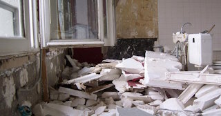 Демонтаж хрущевки в Бугульме - удаление старых полов и стен по выгодной цене от 1744 рублей.